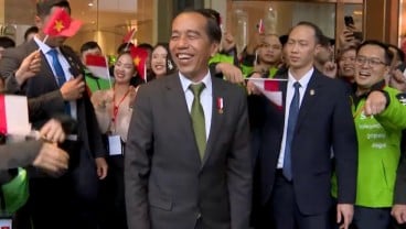 Presiden Jokowi ‘Dikerumuni’ WNI dan Driver Gojek Vietnam, Ada Apa nih?