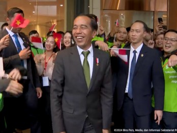Presiden Jokowi ‘Dikerumuni’ WNI dan Driver Gojek Vietnam, Ada Apa nih?