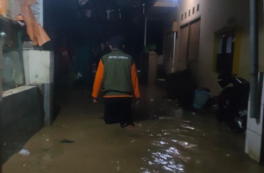 Banjir Bandang Rendam Tengah Kota Bandung, Braga Ditutup