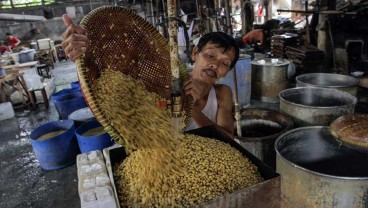 Perajin Tahu Tempe Blak-blakan Efek Konflik Timur Tengah, Kedelai Sempat Langka