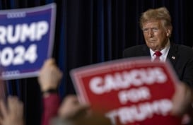 Strategi Unik Trump Raih Simpati: Pagi Hadiri Sidang, Malam Kampanye