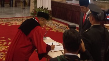 Sah! Arsul Sani Resmi Dilantik Jokowi Jadi Hakim MK