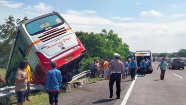 Bus Harapan Jaya Kecelakaan di Tol Mojokerto, Ada Korban Luka-luka