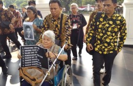 Peringati 17 Tahun Aksi Kamisan, Keluarga Korban Pelanggaran HAM Gelar Aksi di Istana