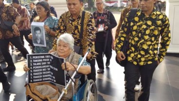 Peringati 17 Tahun Aksi Kamisan, Keluarga Korban Pelanggaran HAM Gelar Aksi di Istana