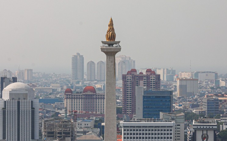 Tugu Monumen Nasional (Monas) dengan latar jajaran gedung bertingkat di Jakarta, Sabtu (16/9/2023) sebagai ciri Ibu Kota Negara yang lama sebelum pindah ke Nusantara. - Bisnis - Abdurachman