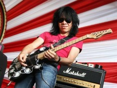 Dukung Ganjar Mahfud, Abdi Negara Gitaris Slank Mundur dari Kursi Komisaris Telkom (TLKM)