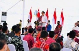 Usai Dikritisi Dalam Debat Pilpres 2024, Jokowi Langsung Bagikan Sertifikat Tanah
