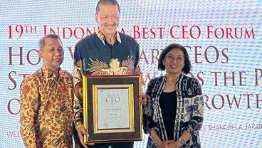 Direktur Utama Garuda Indonesia Irfan Setiaputra Raih Penghargaan The Best CEO 2023