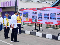 Jokowi Tinjau Jalan Solo-Purwodadi, Sindir Jalan Jelek Anggaran Bengkak