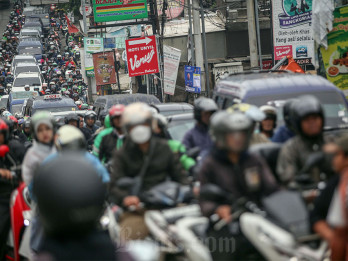 Kemacetan di Jalan Raya Sawangan Depok