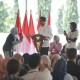 Kemesraan Jokowi Saat Temui Ibu Nasabah PNM Magelang