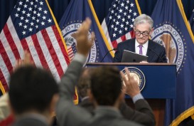 Wall Street Melemah, The Fed Sepakat Belum Turunkan Suku Bunga