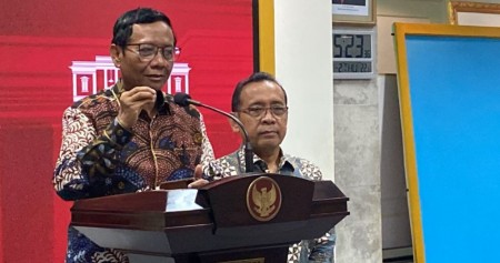 BREAKING NEWS: Mahfud Resmi Serahkan Surat Pengunduran Diri ke Jokowi / Bisnis - Akbar Evandio