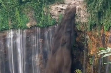Wisatawan Asing Terjebak Banjir Lahar Gunung Semeru