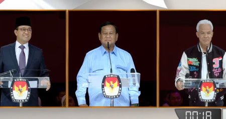 Debat Pilpres Pamungkas Anyep, Para Capres Main Aman?. Calon Presiden Nomor Urut 1 Anies Baswedan, Caprea Nomor Urut 2 Prabowo Subianto, Capres Nomor Urut 3 Ganjar Pranowo saat Debat Capres Terakhir yang digelar Komisi Pemilihan Umum (KPU) di Jakarta Convention Center (JCC) Senayan, Minggu (4/2/2024). Youtube KPU RI.