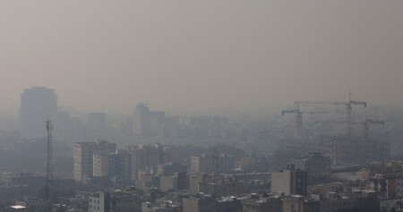 Pemandangan umum kota menyusul peningkatan polusi udara di Teheran, Iran, 5 Desember 2023. Majid Asgaripour/WANA (Kantor Berita Asia Barat) melalui REUTERS