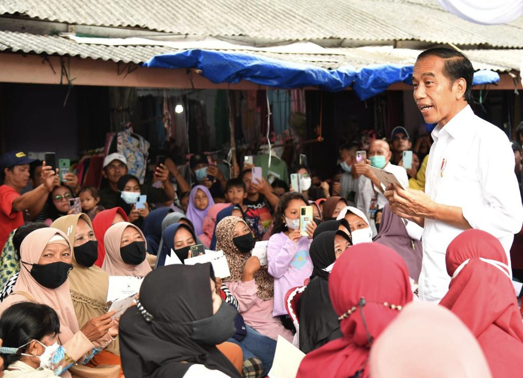 Bansos Makin Deras, Kenapa Harga Pangan Belum Terpangkas?
