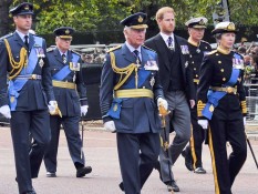 Terbang Sendiri ke London, Pangeran Harry Akan Bertemu Raja Charles yang Divonis Kanker