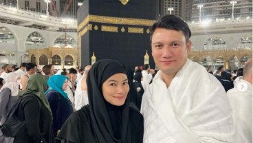 Momen Titi Kamal dan Christian Sugiono Umrah Bareng, Warganet Soroti Hal Ini