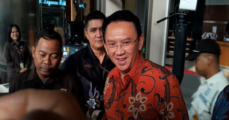 Basuki Tjahaja Purnama atau Ahok usai menjalani pemeriksaan di Gedung Merah Putih KPK, Jakarta, Selasa (7/11/2023)/Bisnis-Dany Saputra.