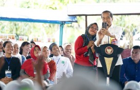 Jokowi Acungkan Jempol Untuk Produk Ibu Sri, Nasabah PNM Mekaar