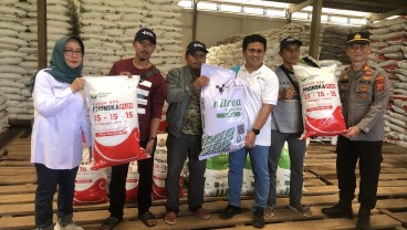 Jelang Musim Tanam, Ribuan Petani di Kabupaten Bandung Nikmati Pupuk Murah