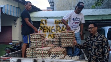 Warga Brebes Hadiri Kampanye Anies-Muhaimin di JIS Bawa 10.000 Telur Asin