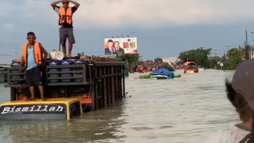 Banjir Demak Makin Parah, Genangan Air Setinggi Truk!