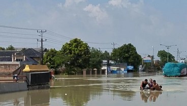 Banjir Demak 2024: Tega! Isi Truk Ini Dicuri Saat Terjebak Banjir