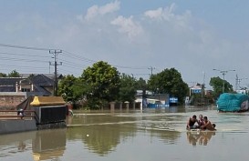 Banjir Demak 2024: Tega! Isi Truk Ini Dicuri Saat Terjebak Banjir