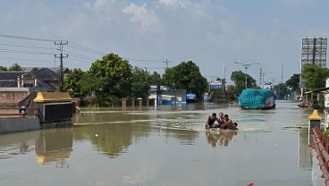 Belasan Kendaraan Masih Terjebak Banjir Demak Jawa Tengah