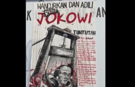 Gejayan Memanggil Jokowi, Mahasiswa Bentangkan Poster "Adili dan Tuntut"