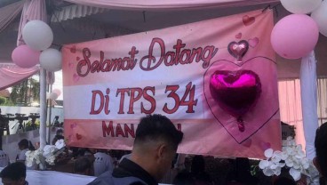 Tema Valentine, Warga Dapat Coklat saat Nyoblos di TPS Gibran