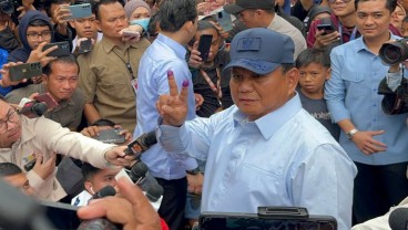 Prabowo Becek-becekan ke TPS 033 Bojongkoneng, Nyoblos Pemilu 2024