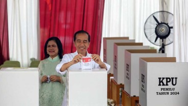 Jokowi Baca Catatan Sebelum Jawab Pertanyaan Wartawan