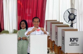Jokowi Baca Catatan Sebelum Jawab Pertanyaan Wartawan