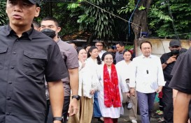 Megawati Didampingi Puan dan Prananda Prabowo Nyoblos di TPS 053 Kebagusan