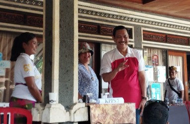 Luhut Nyoblos di Bali, Optimistis Prabowo-Gibran Menang Pilpres Satu Putaran