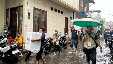 2 TPS di Pademangan Roboh dan Kebanjiran, Warga Nyoblos di Masjid