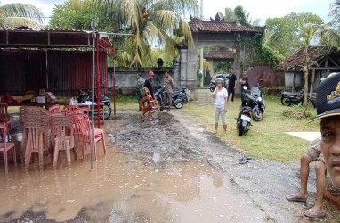 Dilanda Banjir, Tiga TPS di Bali Direlokasi ke Sekolah Dasar
