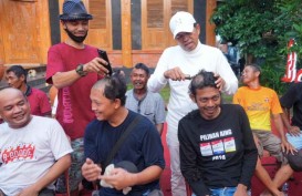 Prabowo-Gibran Unggul di Quick Count, Puluhan Bapak-Bapak di Subang Gunduli Rambut