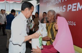Jokowi Bantah Beras Langka di Pasar Gara-gara Bansos Jelang Pemilu 2024