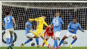 Hasil Liga Champions: Sama Kuat, Barcelona Curi Gol Tandang di Markas Napoli