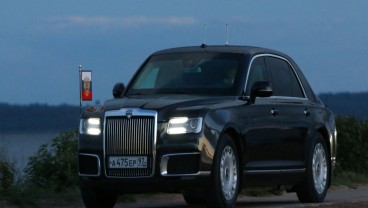 Tampilan Limosin Mewah Aurus Buatan Rusia, Hadiah Putin untuk Kim Jong Un