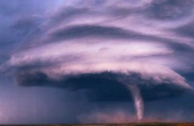 Viral Tornado Rancaekek Ternyata Mirip dan Sama Mengerikannya dengan Tornado di AS