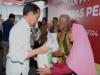 Banggakan Program Bansos, Jokowi: Hanya di Indonesia yang Kasih 10 Kg Beras