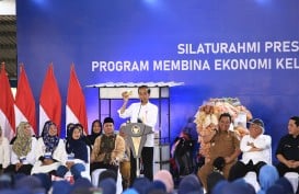 "Mama Muda" Jadi Sorotan Jokowi di Tengah Nasabah PNM Mekaar Makassar