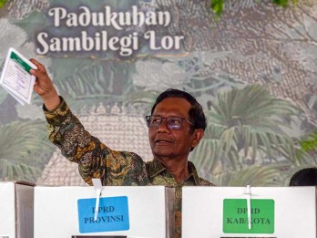 Mahfud Sebut Bansos Pintu Masuk Pemakzulan Jokowi Lewat Hak Angket