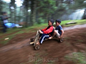 Permainan Tradisional Kadaplak di Bandung Barat
